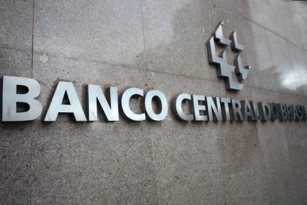 Economistas fazem novos ajustes nas projeções de inflação e Selic; confira o Focus desta segunda (25)